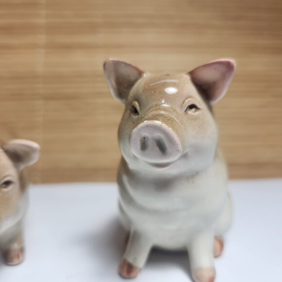 Vintage Pig Salt and Pepper Shakers Made in Japan 1982 Farmhouse Kitchen - Picture 4 of 14